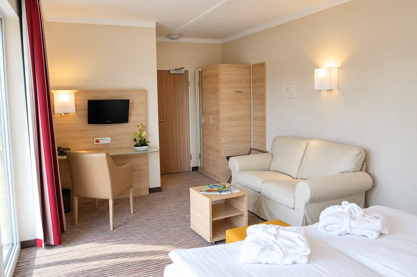 Double room with seating area