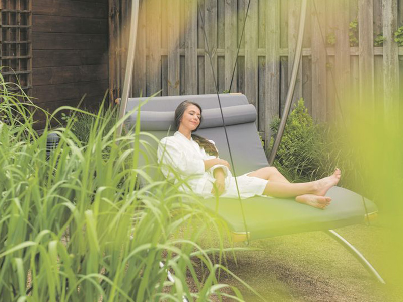 Ein Geschenk, sich selbst Zeit zu schenken: Zeit zum Durchatmen, zum Entspannen, zum Krafttanken - mit dem Single-Urlaub im Parkhotel.